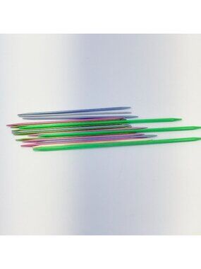 Set Of 17 Multi-Colored Plastic Metal Double Knitting Needles